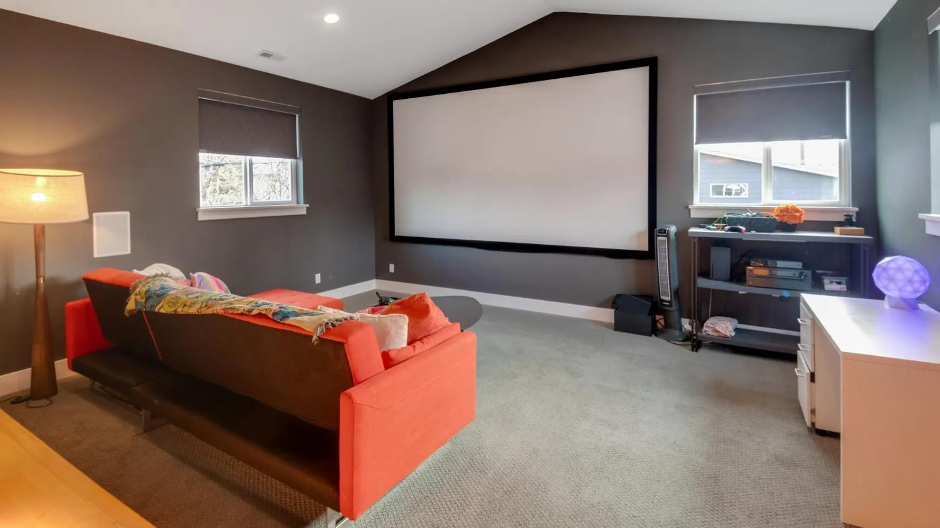 Spacious Family Retreat - Media Room & Patio Home Seattle